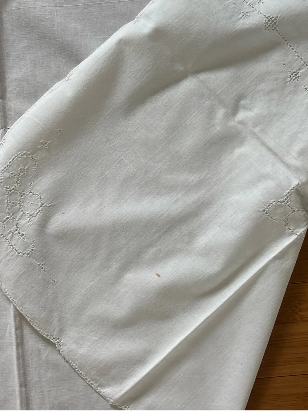 Vintage Richelieu Embroidered Cut Work White Linen Blend Tablecloth Floral Motif